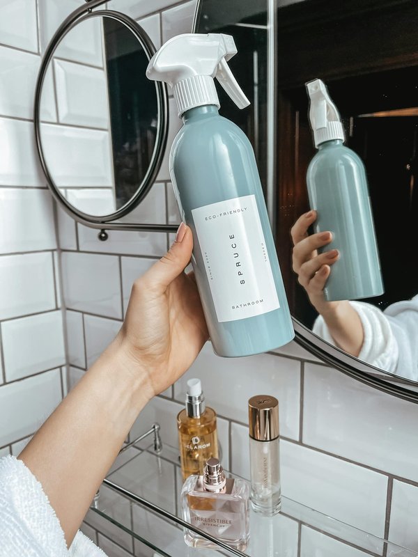 Quels sont les meilleurs matériaux pour une salle de bain durable et facile à nettoyer ?