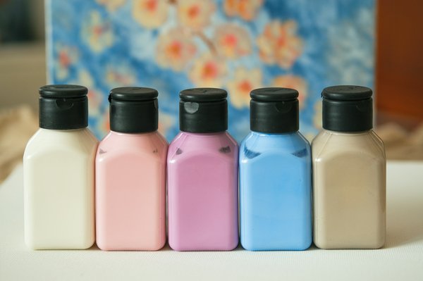 Pour un rendu satinée sur tous supports, utilisez la peinture acrylique pébéo